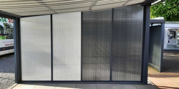 Terrassenausstellung Seitenwände mit Stegplatten oder Glas